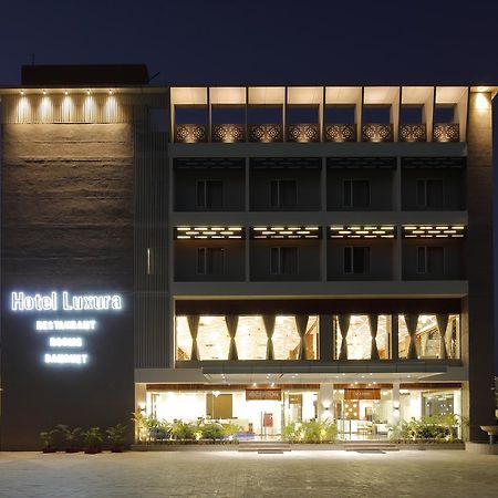 Hotel Luxura Godhra Exterior foto
