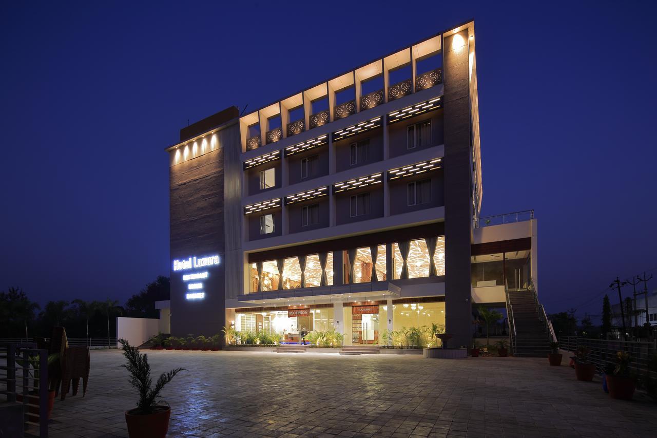Hotel Luxura Godhra Exterior foto