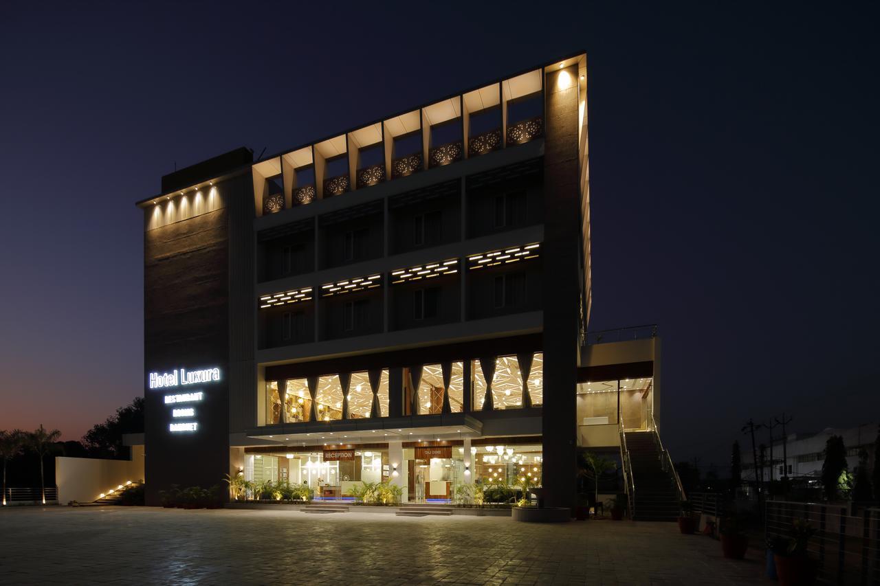 Hotel Luxura Godhra Exterior foto